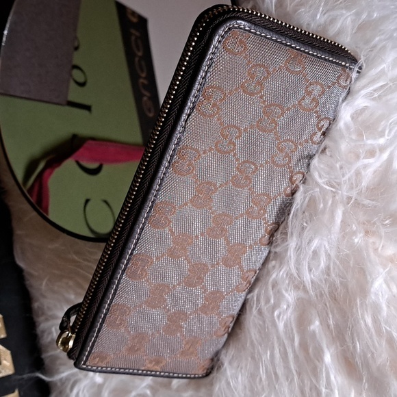 Gucci Vintage Metallic Zip Wallet EUC - Picture 11 of 16